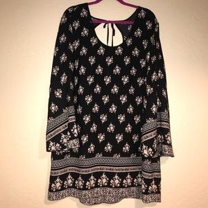 Boho dress w/ long bell sleeves
